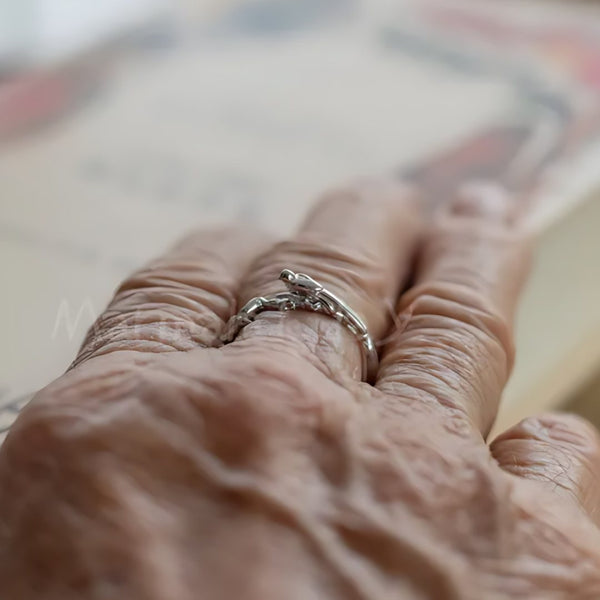 Blue Wink, handmade blue topaz and S925 silver ring worn on the hand